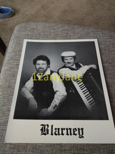 P937 band 8x10 - band, foto